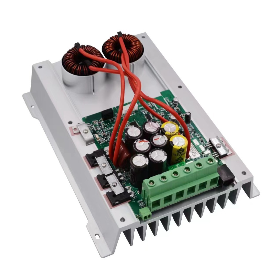 Super alta eficiencia silenciosa auto disipación de calor MPPT aire acondicionado solar fotovoltaico administrador de carga especial 24 / 48V40AAPP