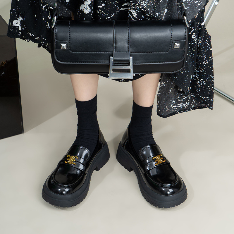 Mocasines de suela gruesa con hebilla dorada y punta redonda de cuero genuino para mujer, zapatos planos informales y versátiles, primavera 2025.