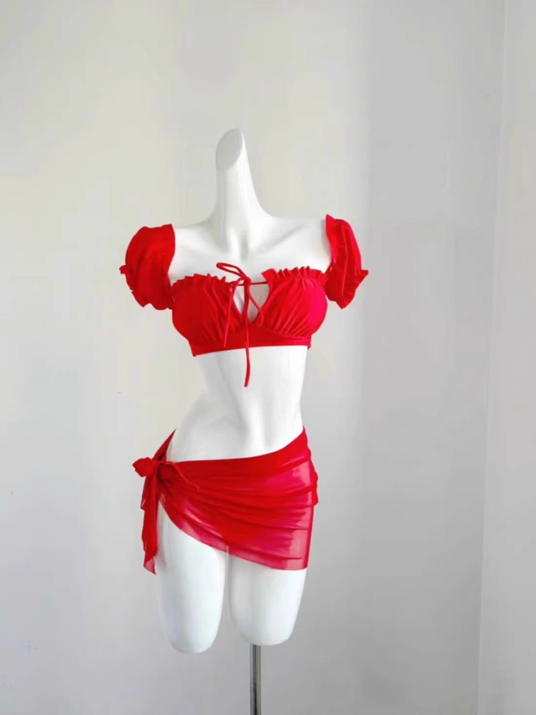 Europa y América trajes de baño sexy para mujeres verano 2025 nuevo bikini de vacaciones tamaño rojo pecho reunido trajes de baño de spa