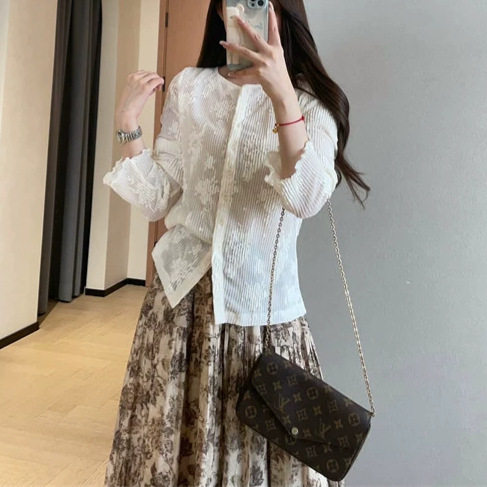 Early Autumn~Sweet Atmosphere Embossed Floral Lace Slim-Fit Flared Long-Sleeve Top for Women 2026 New Style Early Autumn~Sweet Atmosphere Embossed Floral Lace Slim-Fit Flared Long-Sleeve Top for Women 2026 New Style