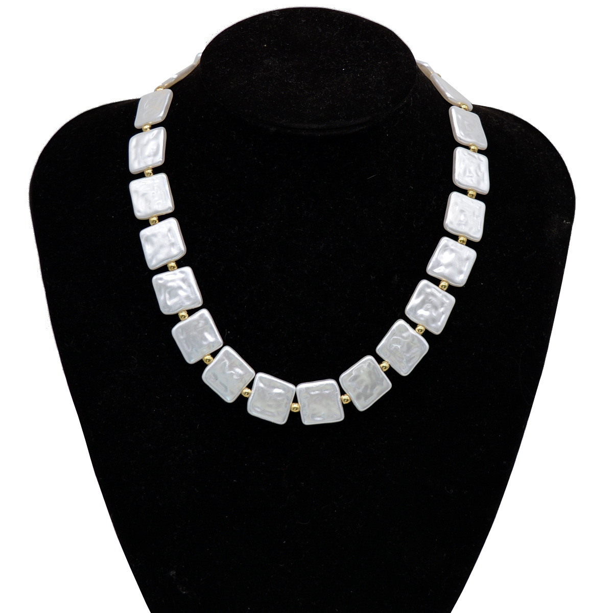 New Square Bead Necklace Retro Baroque Shaped Pearl Alloy Clavicle Chain display picture 2