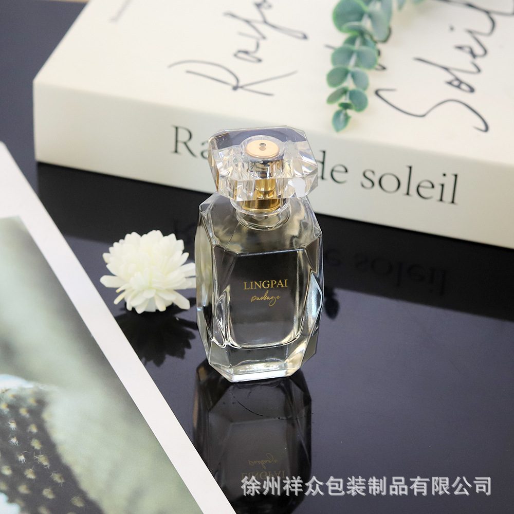 Las botellas de perfume transparentes de venta caliente en el comercio exterior se pueden etiquetar como botellas vacías de vidrio de 50 ml, un conjunto de modelos de Oriente Medio.