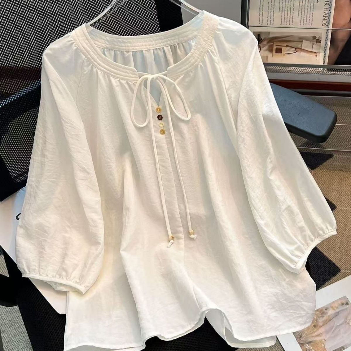 Solid color thin shirt with a round collar