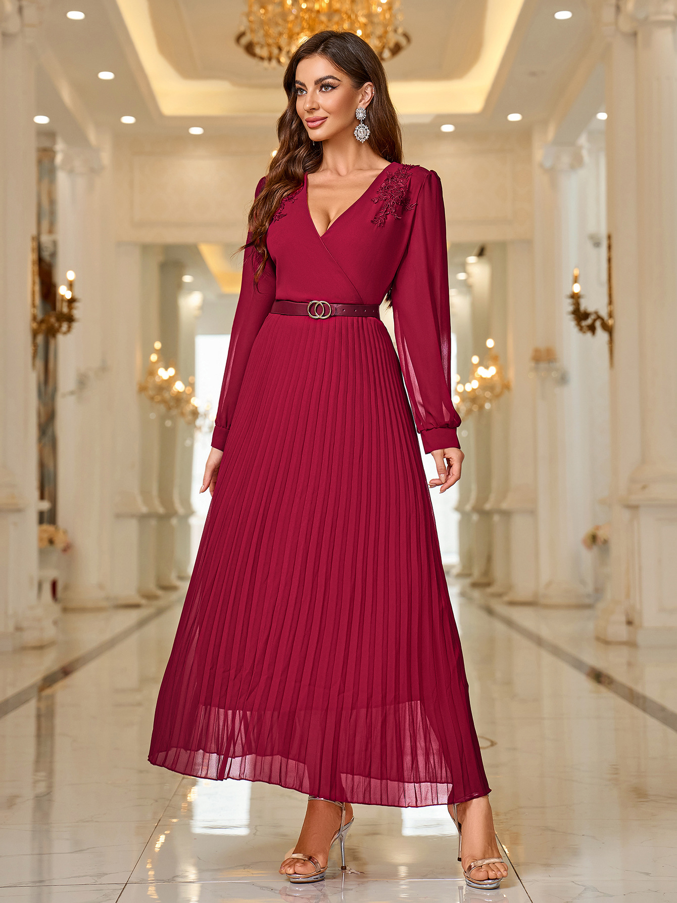 Otoño e invierno nuevo vestido Amazon sexy manga larga plisada con cinturón vestido de fiesta falda larga de Oriente Medio