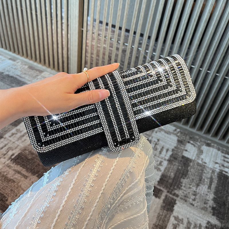 Bolsos de noche vintage transfronterizos cuidadosamente seleccionados para mujer, bolsos de hombro para dama, bolsos de noche de estilo europeo y americano, bolsos cruzados de mano a la moda para eventos nocturnos.
