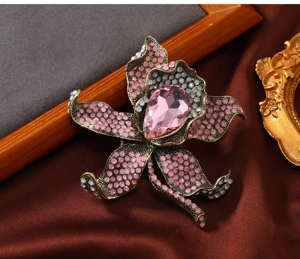 Retro Flower Alloy Unisex Brooches display picture 5