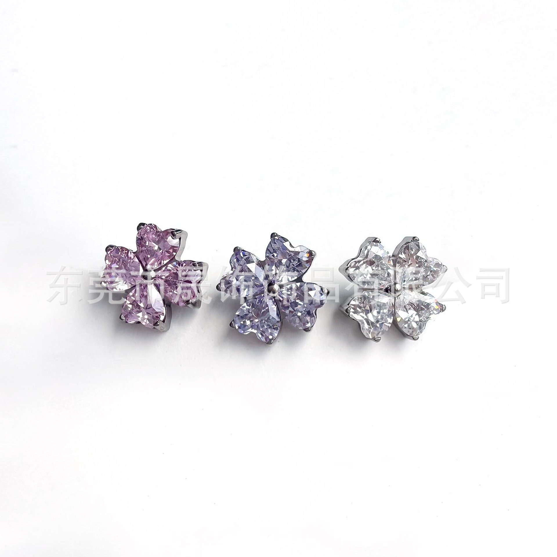 F136 Titanium Heart 四叶草 Cubic Zirconia Ear Stud Helix Cartilage Stud G23 Implant Grade Titanium 内牙 Labret Stud 人体 Piercing Jewelry