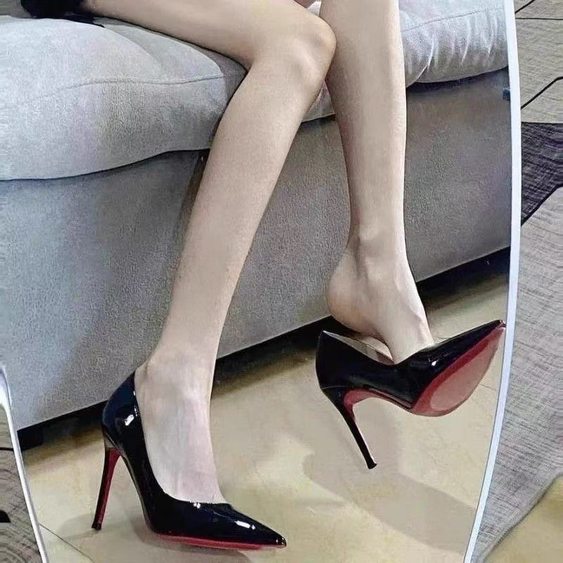 여성을위한 검은 하이힐 얇은 굽 2024 봄과 가을 새로운 빨간색 바닥 특허 가죽 뾰족한 발가락 섹시한 직업 작업 신발 여성을위한