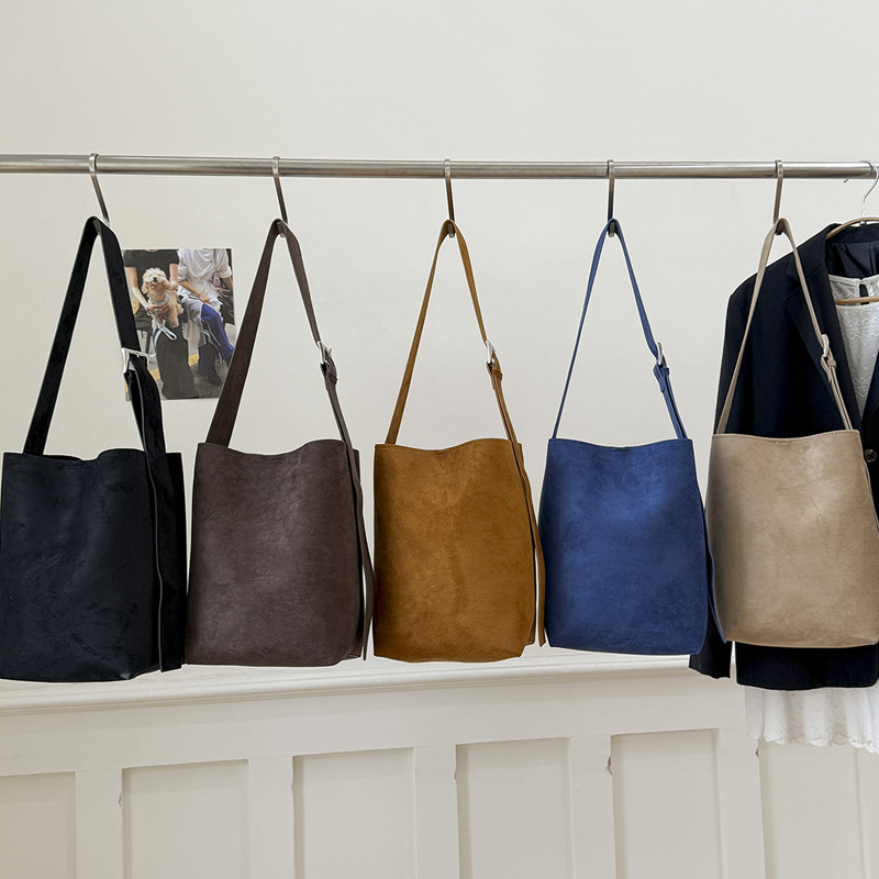 2026 Autumn/Winter Large Capacity Tote Bag For Women Students New Suede Shoulder Bag Simple Korean Style Commuter Bucket Bag - Thumbnail 2