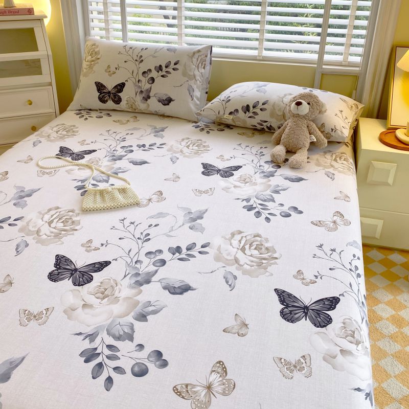 Flores y mariposas volando