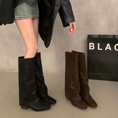 ニッチな小柄な女性向けブラウンロングブーツ、騎士風ブーツ、2025年秋シーズン、レトロ風ハイブーツ、ウエスタンスタイル
