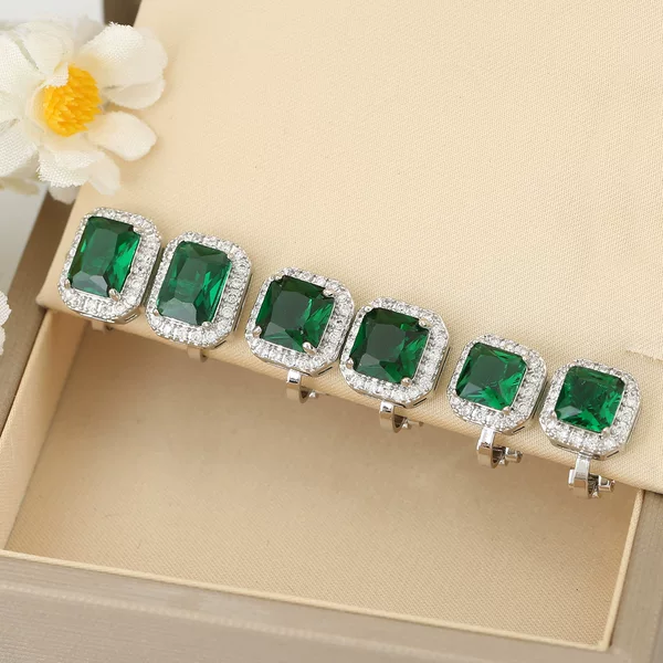 Luochen Emerald Zircon Square Ear Clip for Women Without Pierced Ears, Accessible Luxury, High-End Elegant, Niche Diamond Earrings and Earrings