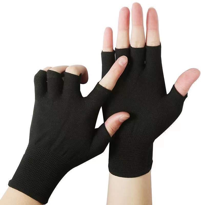 Guantes de nailon expuestos con 5 dedos.
