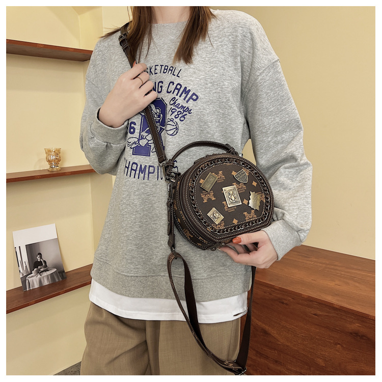 Beibei Tasche Textur kleine Tasche Damentasche 2024 Herbst und Winter neue trendige Abzeichen einzelne Schulter Umhängetasche modische kleine runde Tasche trendy_voghion.com