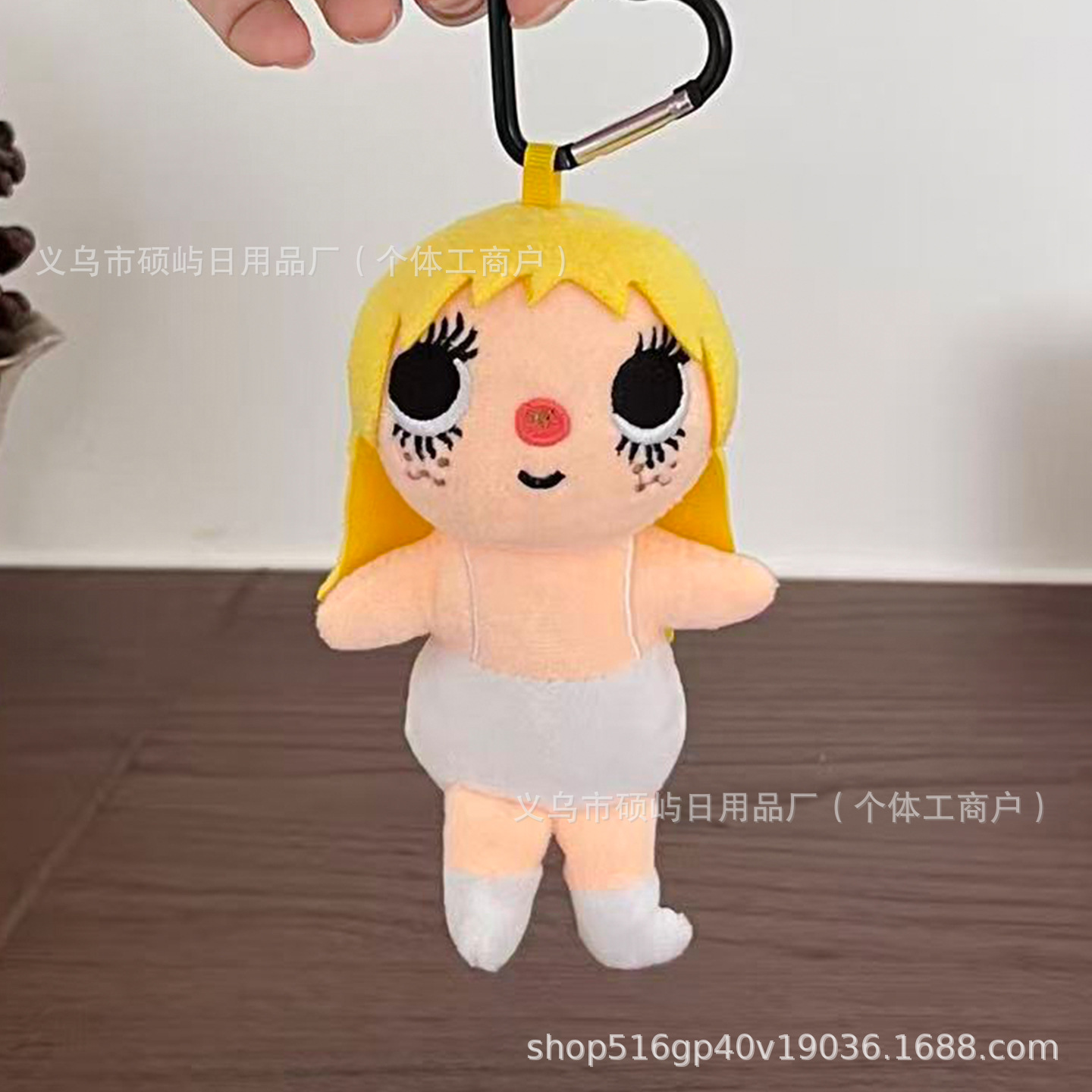 Xiaoyu yuy [white skin and yellow hair] (unlabeled) / -