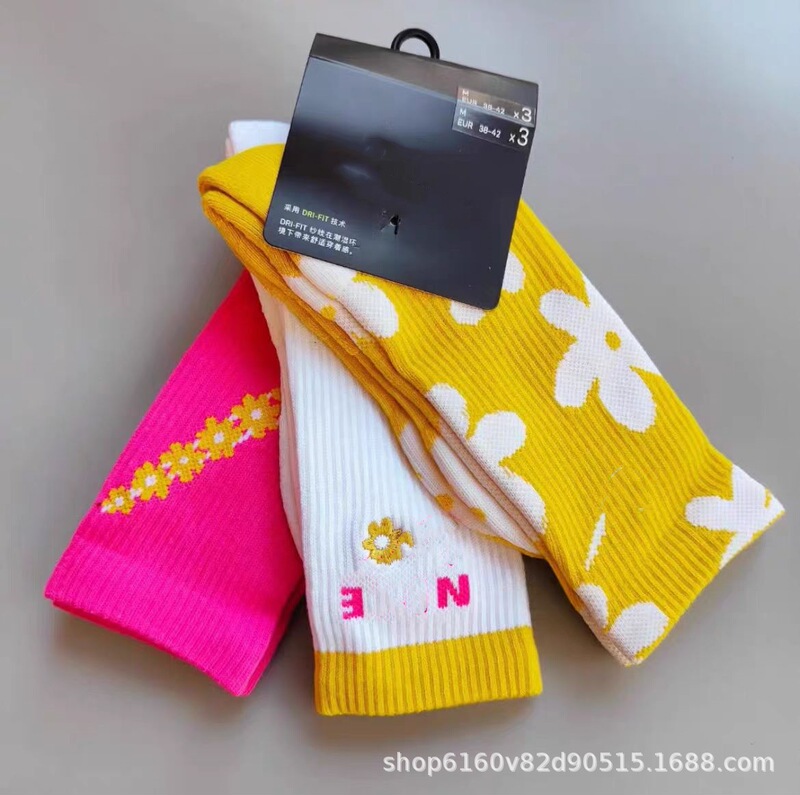 New Suwan Naike Sports Socks for Men and Women, Mid-High Tube Towel Bottom Socks, Three Pairs of Sports Trendy Socks
