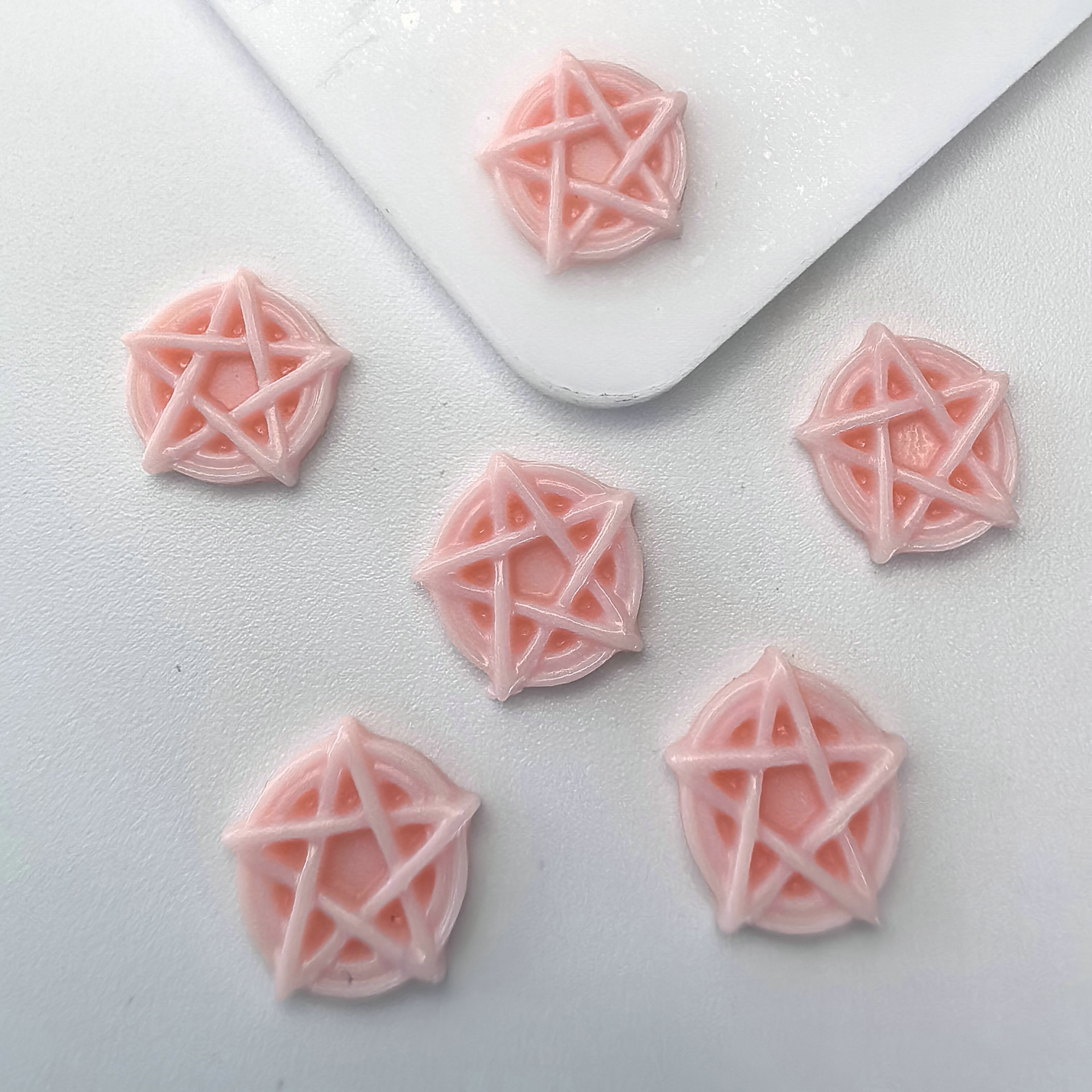 饰品配件用途：美甲，DIY手机壳，diy儿童发饰头饰，冰箱贴