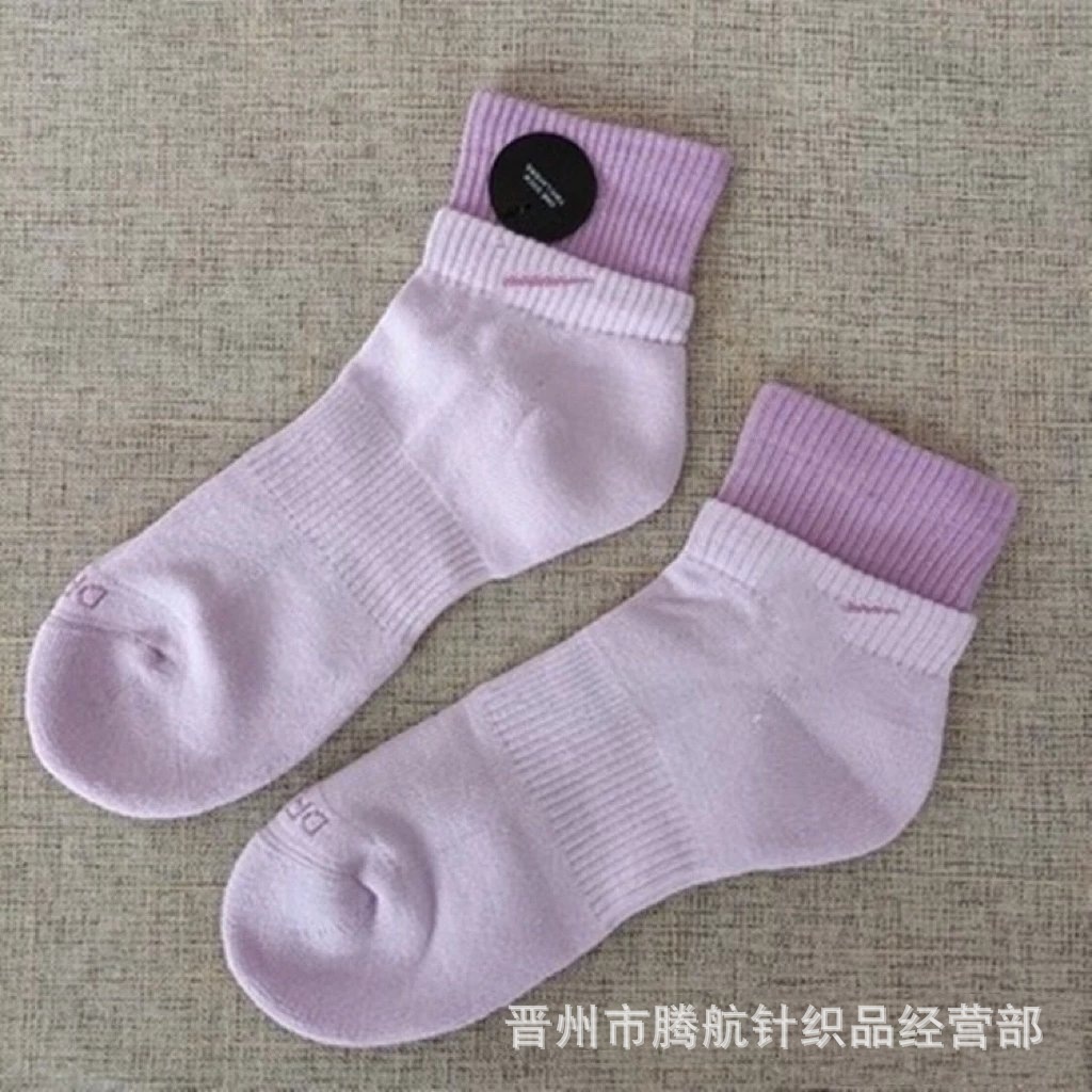 蘇万ナイキの靴下のカラーの二重は男女の中で長い筒のタオルの底のスポーツの靴下をつなぎ合わせてバスケットボールの靴下を走ります。