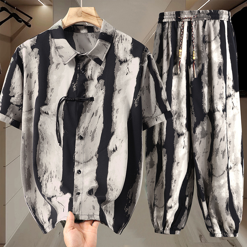 Lichtgewicht herenset in Chinese stijl, bestaande uit een overhemd en een broek – ademend polyester met kalligrafieprint (maten 4XL-10XL, grijs/zwart)_voghion.com