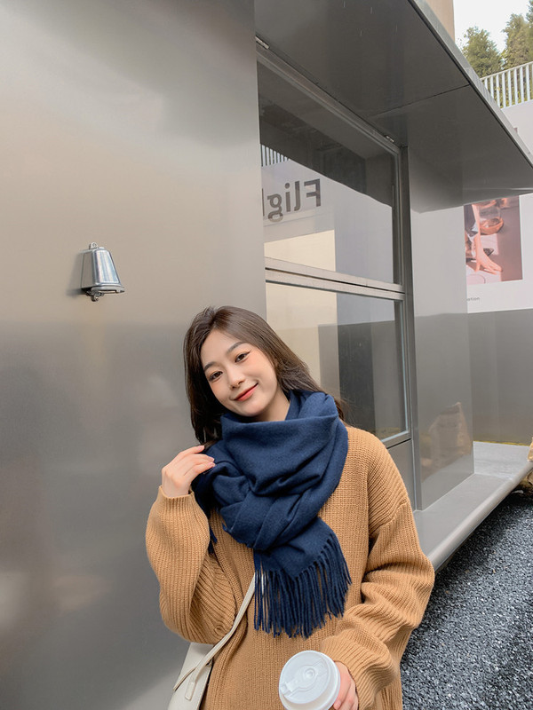 マフラーの女性の冬の新型ウールはカシミヤのマフラーの純色に似せています。|undefined