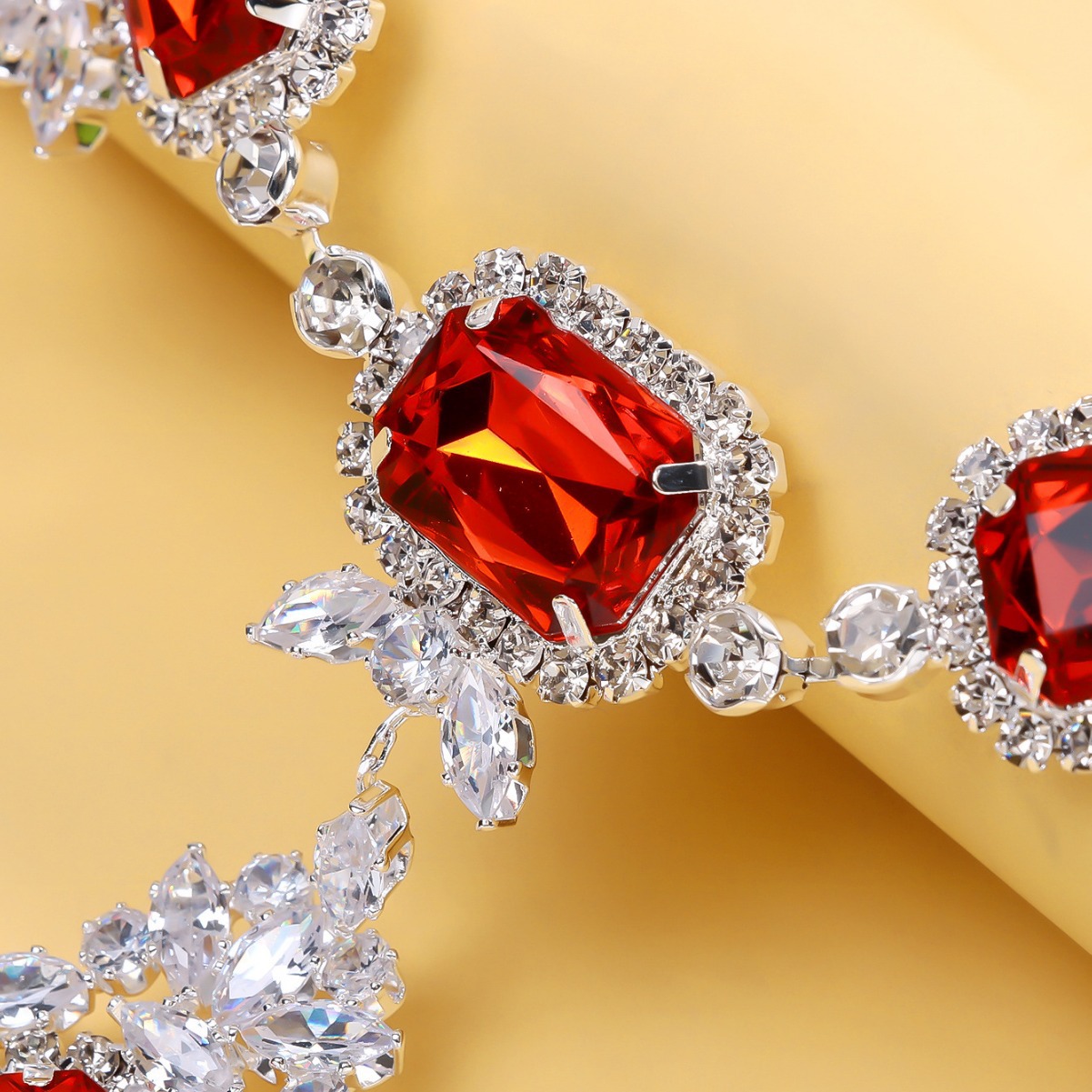 AliExpress nuevo traje de joyería de alto grado cuadrado COLLAR COLGANTE pendientes pasarela joyería conjunto