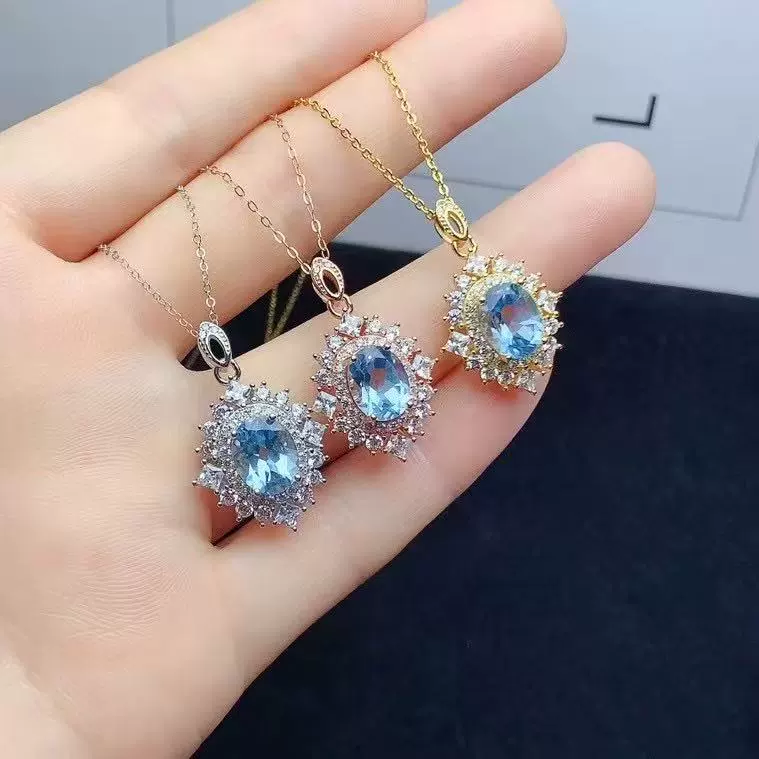 S925 Серебряный инкрустированный небо синий топазовый кулон легкий и экстравагантный.
