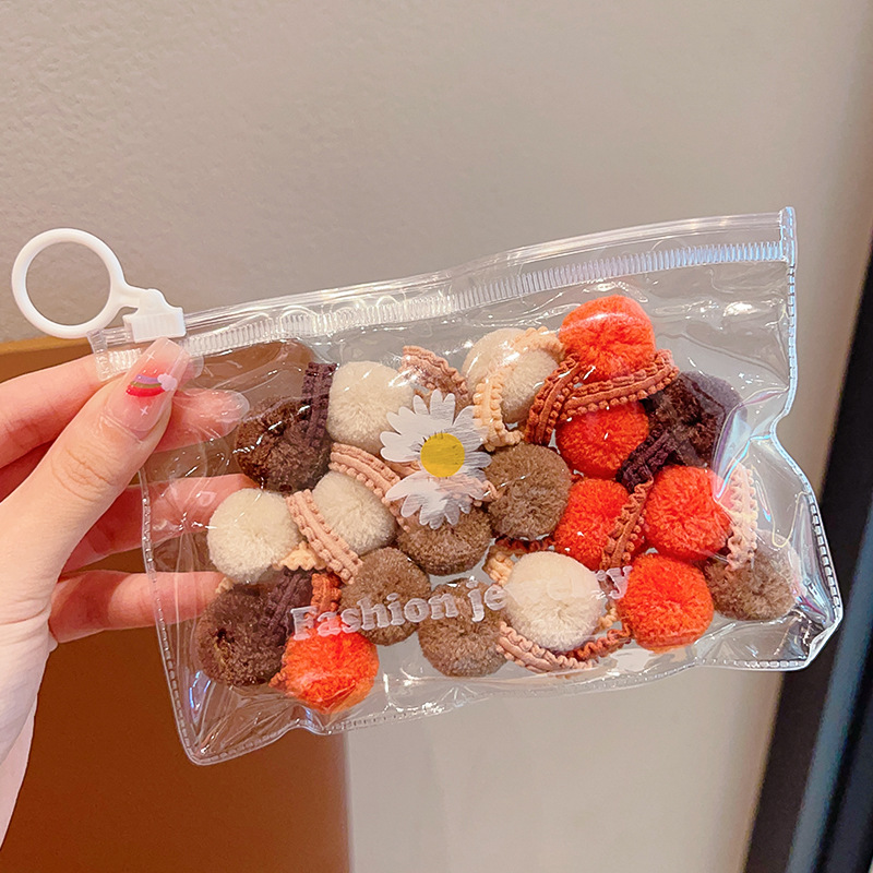 Bola de piel de color caramelo para niños banda de goma banda de pelo de pulgar de felpa de colores para bebés Otoño e Invierno Nueva cuerda de cabeza de tamaño pequeño