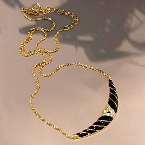 Vintage 18K Gold Black and White Oil Drip Earring Set High-Quality Retro Earrings