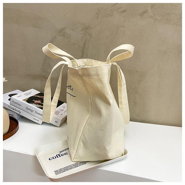 A large-capacity, sturdy Japanese-style canvas bag for women, a new 2022 simple bento handbag for girls to go to work undefined