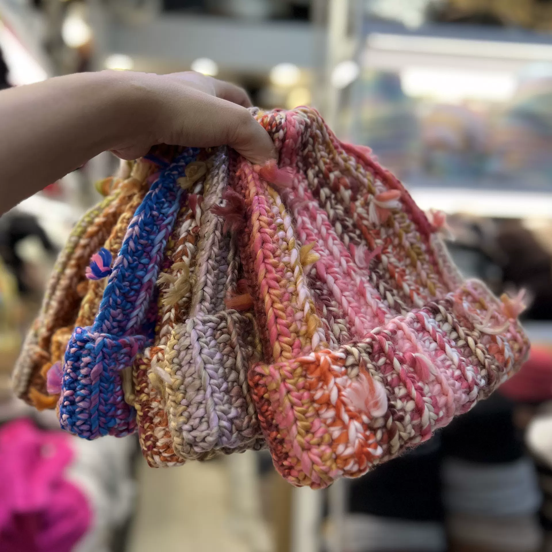 小众款彩色流苏毛线帽女秋冬日系保暖护耳撞色针织帽显脸小毛线帽