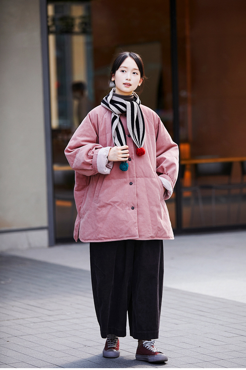 桜ピンクの暖かなゆったり襟付きシャツ型ダウンジャケット NoZen