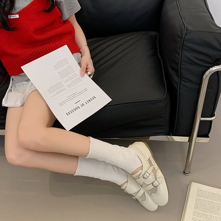 Zapatos de doble hebilla superficial para mujeres 2026 verano retro estilo británico hueco zapatos de malla plana arroz blanco zapatos literarios