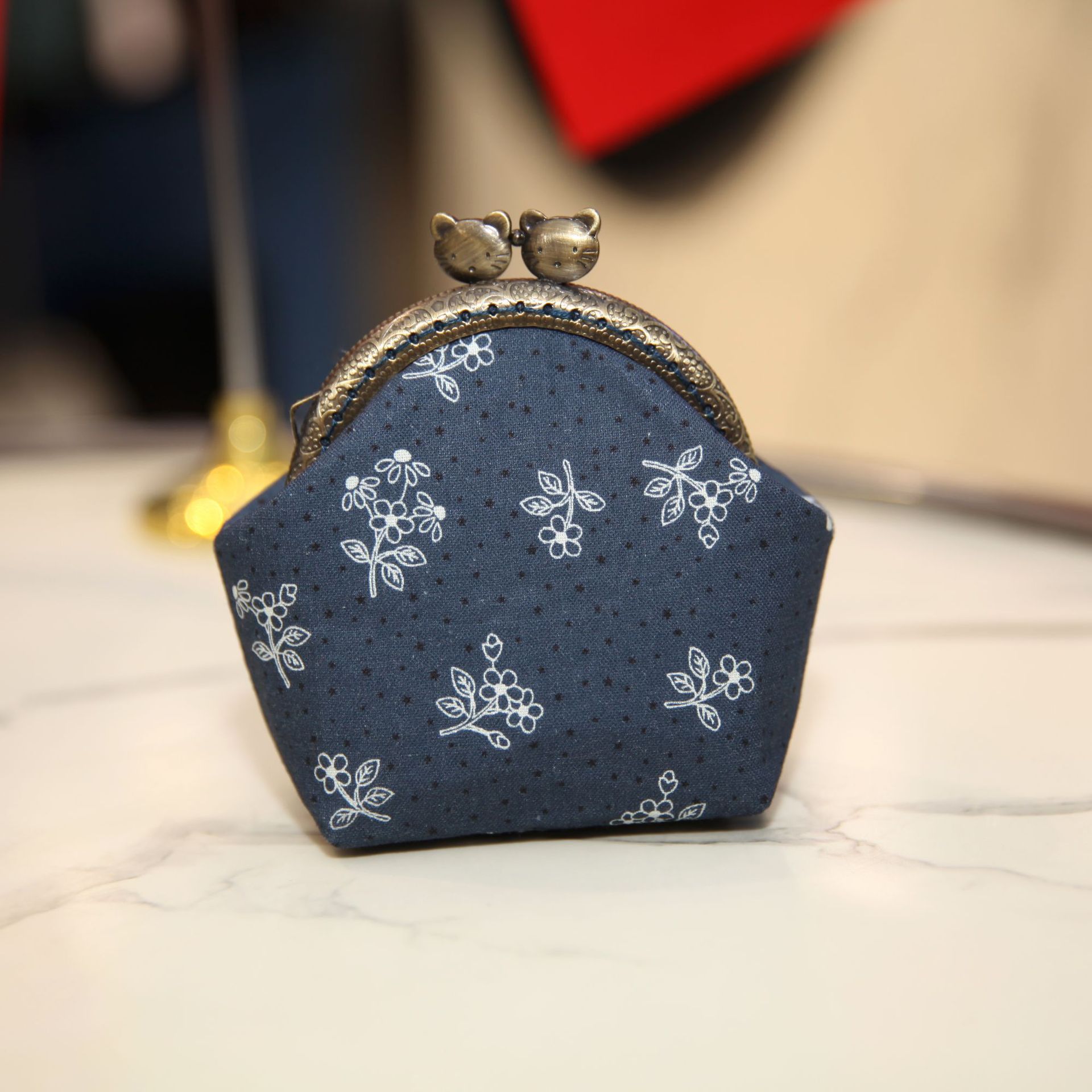 Bolsa de material de bordado bricolaje hecho a mano 8,5 boca Bolsa de Oro patchwork bolsa antigua bolsa transfronteriza inglés gato bolsa de almacenamiento