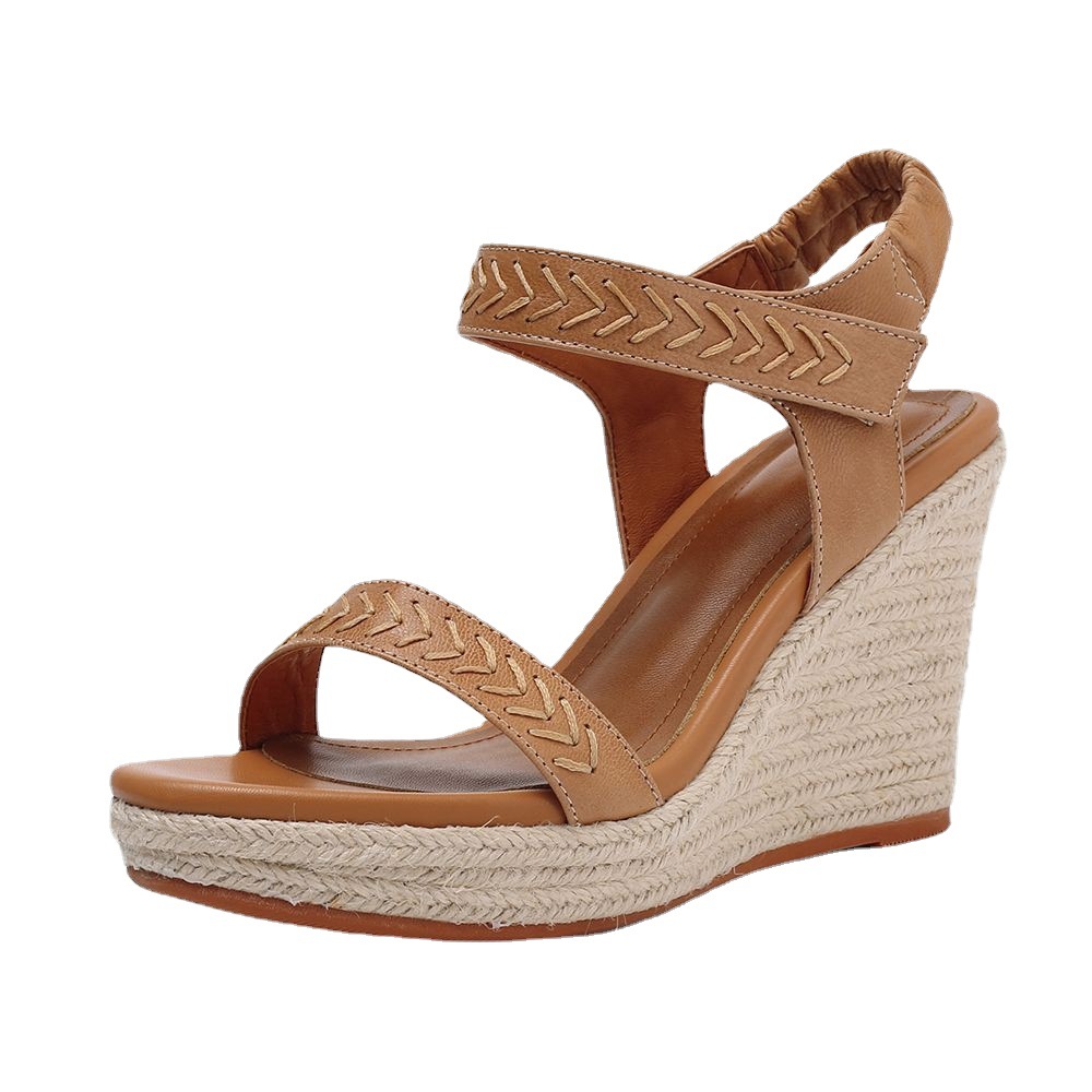 Sandal nữ đế xuồng dệt rơm da bò quai ngang khóa chữ — Màu nâu