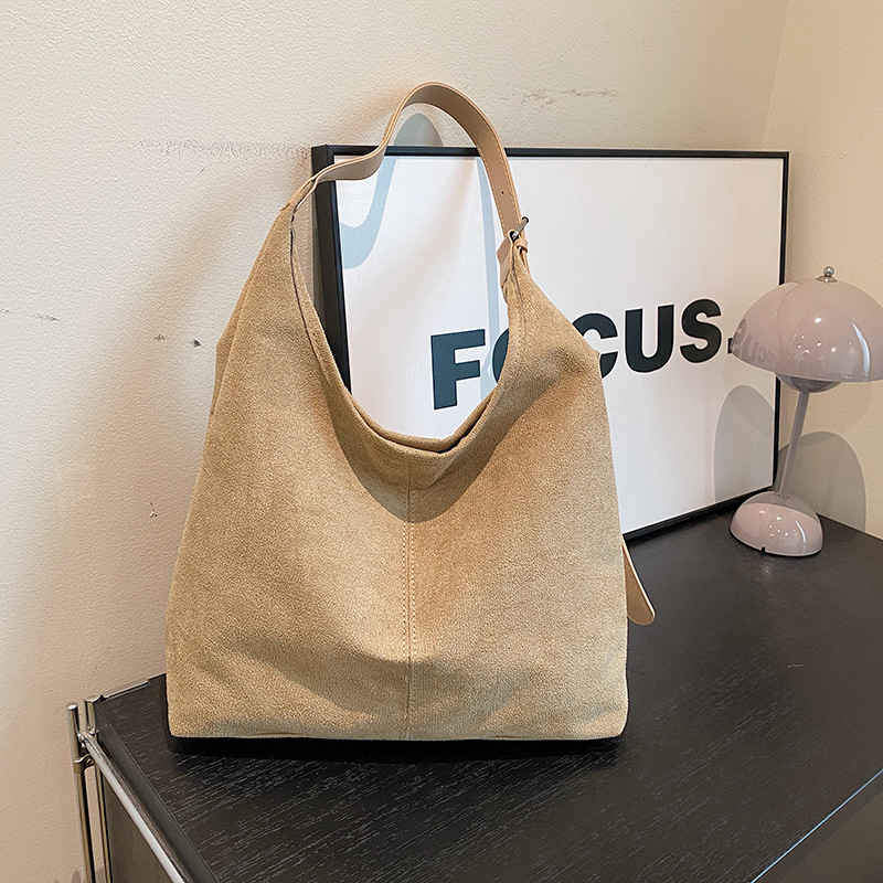 Casual viaje de gran capacidad bolso de seda mujer 2024 nuevo otoño invierno mochila de hombro bolso de cubo