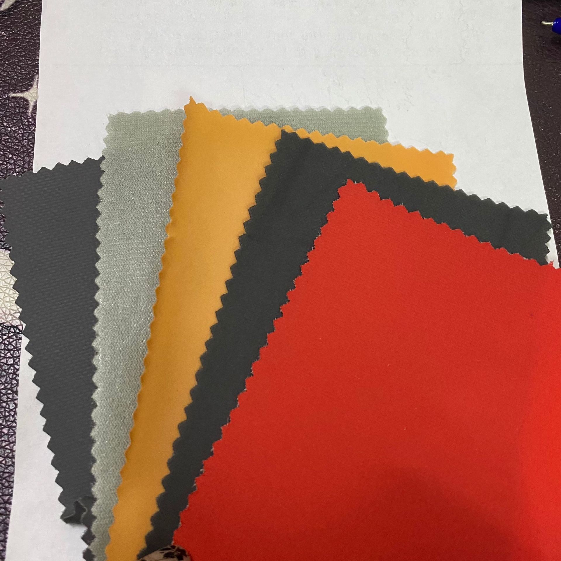 420D涤纶双贴PVC压纹 PVC红色钻石纹防水袋户外材料用品