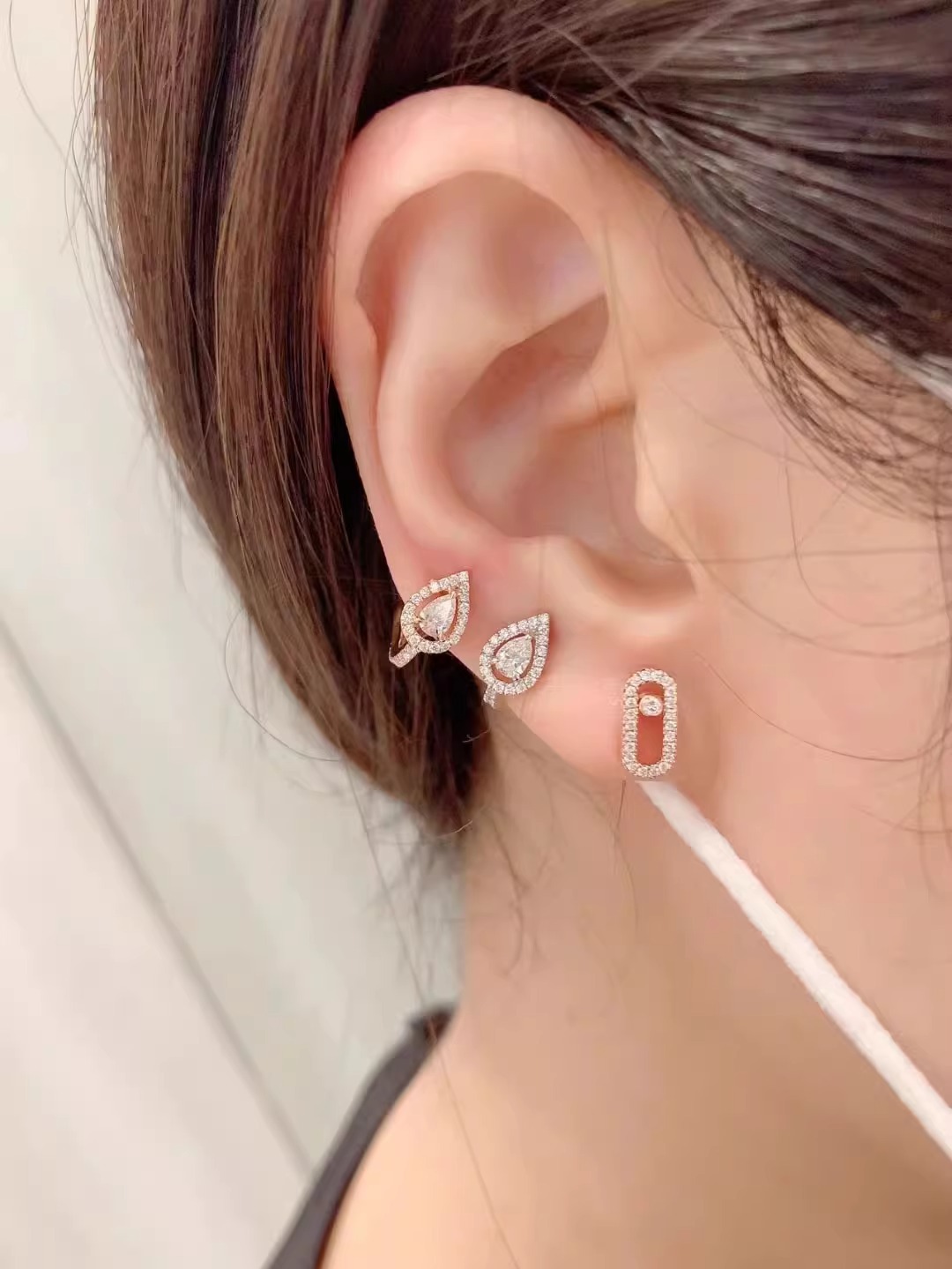 Orecchini a clip da donna con sfera in moissanite oro bianco_voghion.com