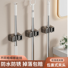 壁掛けモップは部屋のモップを挟んでトイレの壁の掃除をします。