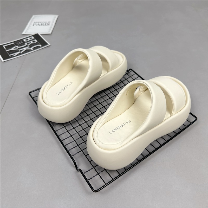 Tykksålede skinnsandaler og tøfler for kvinner 2023 sommer ny mote ett-ords all-match myk bunn casual sklisikre yttertøysandaler_voghion.com