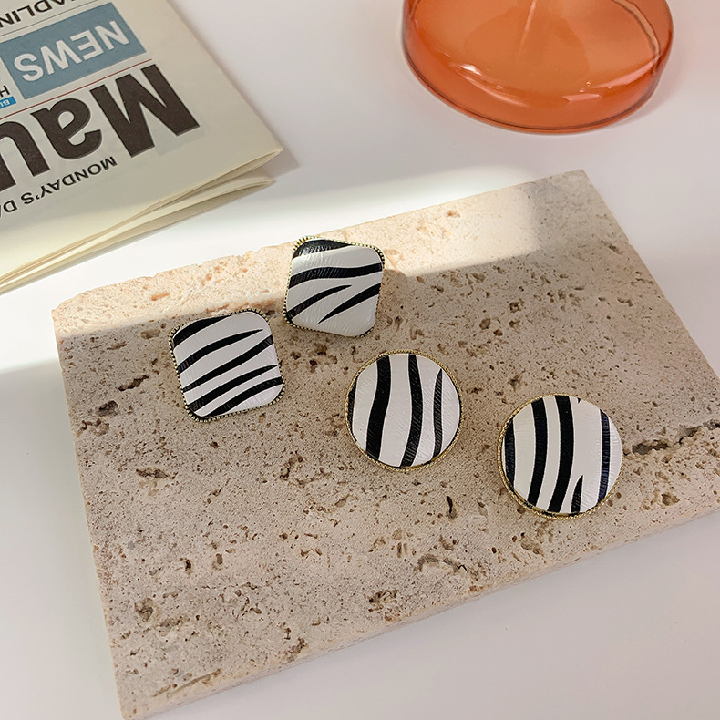 Black White Zebra Pattern Round Square Stud Earrings Wholesale Nihaojewelry display picture 4