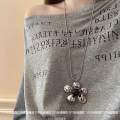 D韩系ins高级感银色花朵吊坠项链女设计感小众百搭毛衣链
