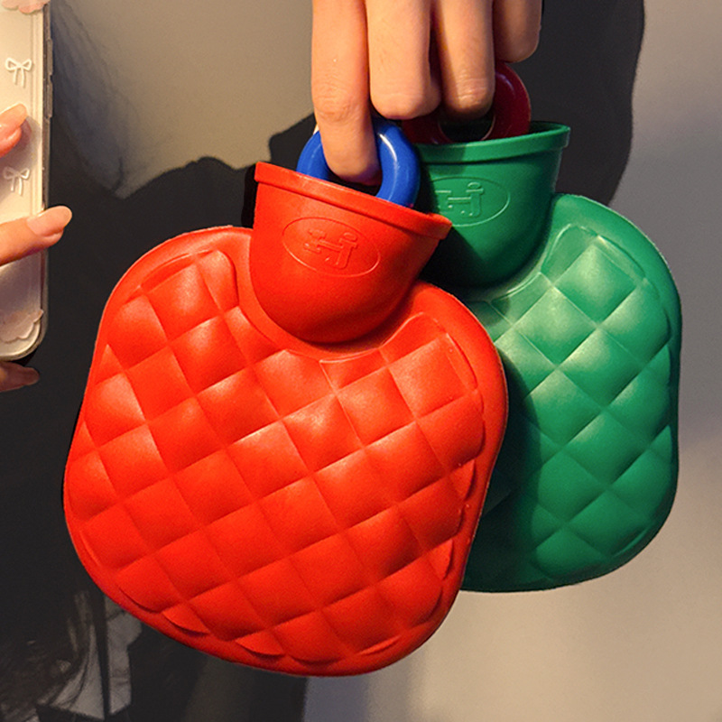 Invierno para niñas bolsas de agua caliente a prueba de explosiones de pelusa abdominal, colcha caliente grande y pequeña bolsa de agua caliente para inyectar agua caliente.