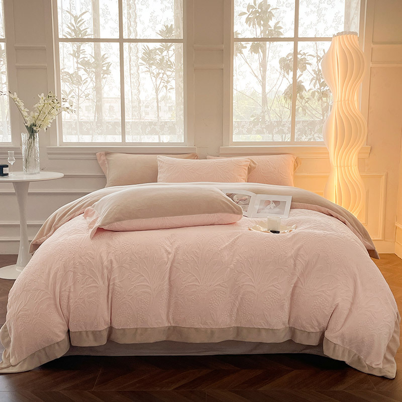 Una clase de madres y bebés tallado seda seda