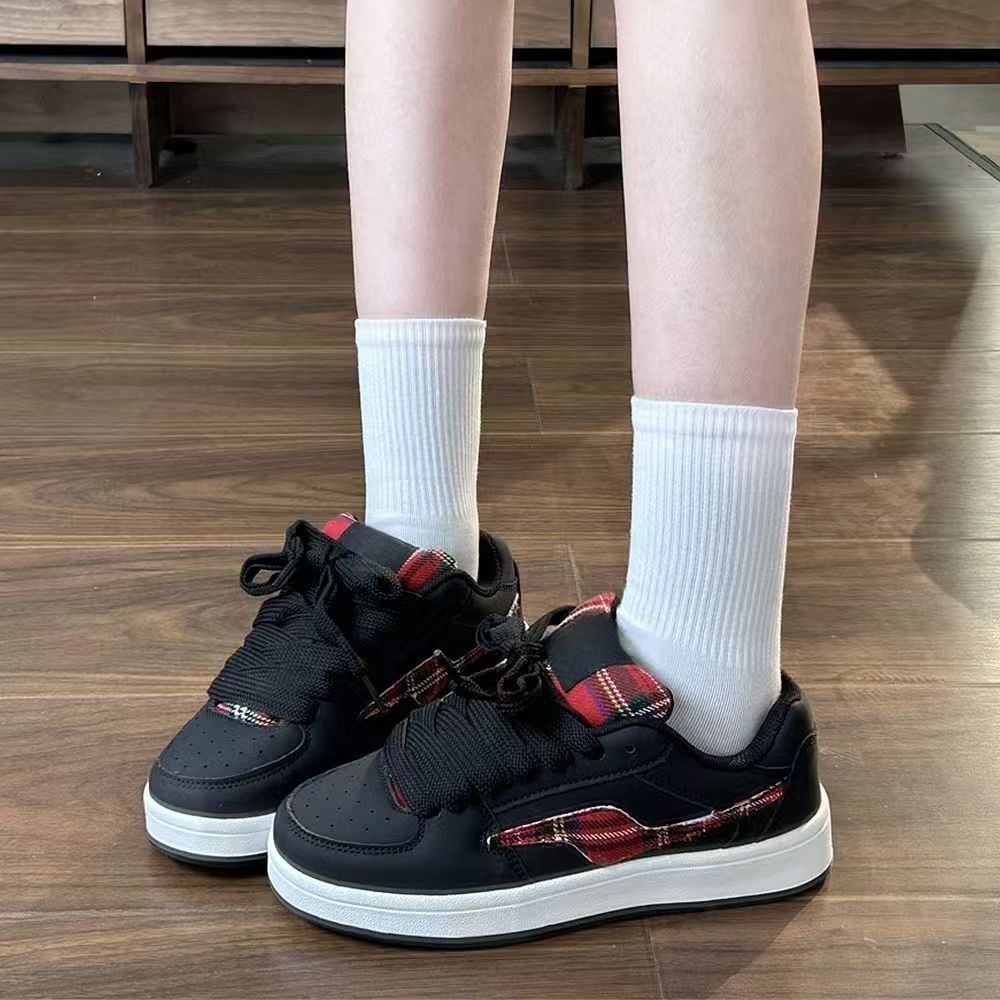 Zapatos blancos de suela gruesa para mujer 2025 nueva suela gruesa de otoño aumento de zapatos deportivos casuales de todo fósforo zapatillas de deporte ligeras y transpirables