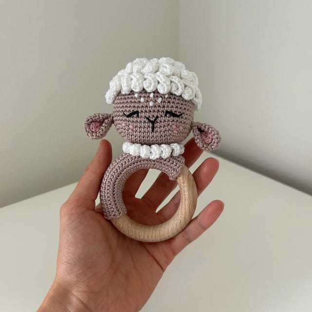Cross-border crochet American sheep sheep animal rattle baby doll baby soothing toy can chew crochet toy Cross-border crochet American sheep sheep animal rattle baby doll baby soothing toy can chew crochet toy