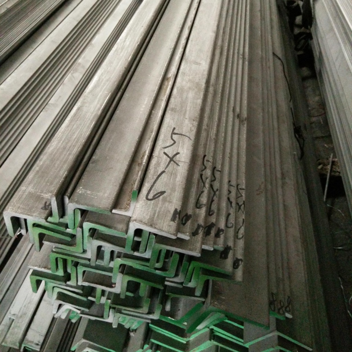 厂家现货供应 304不锈钢角钢 304角钢 304角钢美标 304热轧角钢