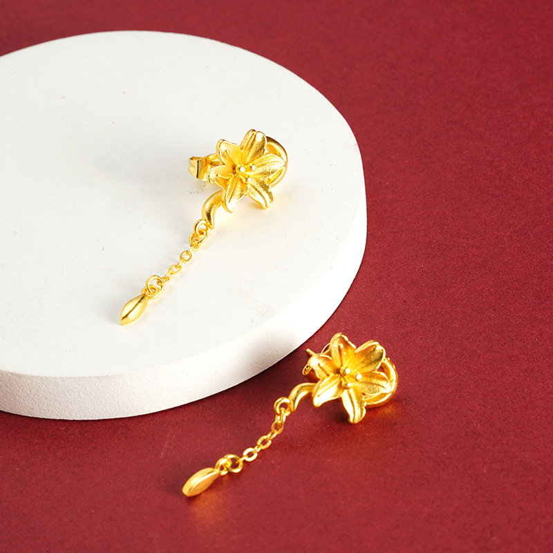 Fabricantes de auriculares de flores de oro de lujo ligero galvanizado directamente para adornos de auriculares femeninos de hiedra de alto nivel nicho