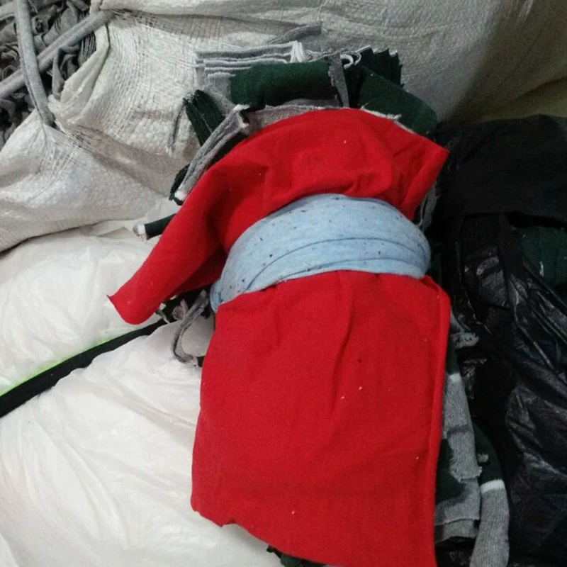 Большое количество оптовых поставок различных тряпок, масляных салфеток, разноцветных салфеток для лезвий, а также салфеток, измельчённых и очищенных от масла.