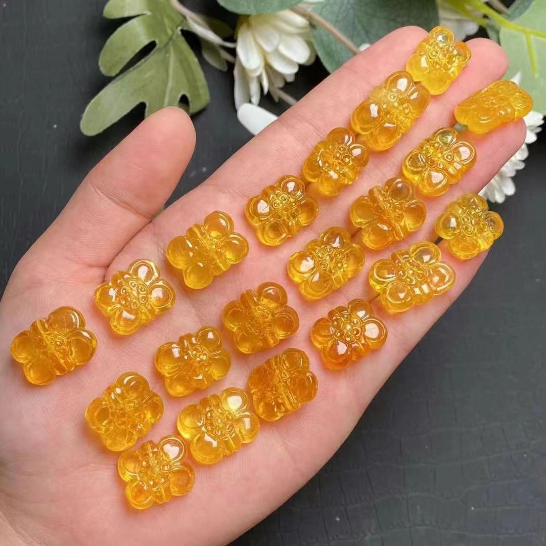 天然琥珀蜜蜡配饰 金灿灿蝴蝶设计雕刻DIY百搭散珠文玩挂件饰品