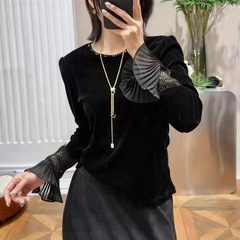 2025秋季新款时尚圆领宽松显瘦百搭喇叭袖蕾丝拼丝绒打底衫上衣女